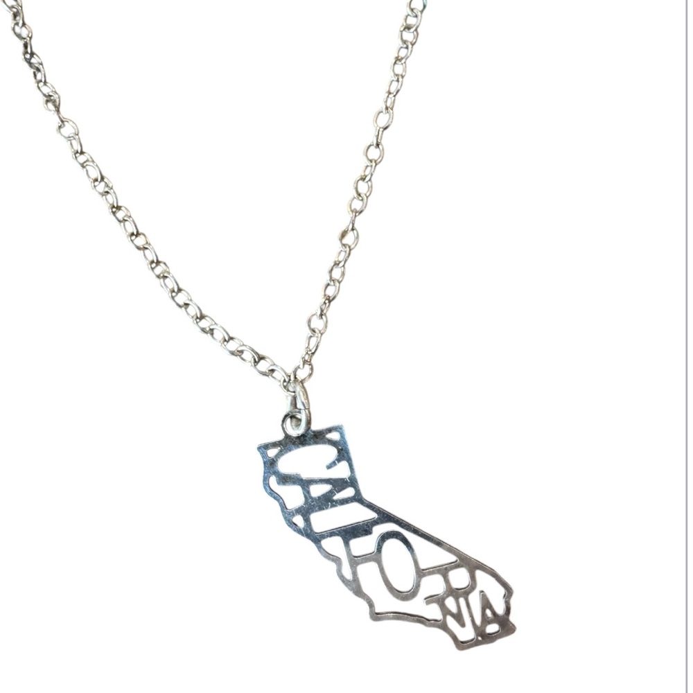 Silver California State Pendant bracelet.